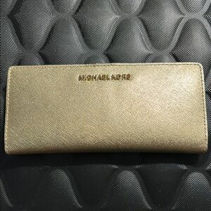 Michael Kors Gold Wallet Sleek Design Metallic Finish